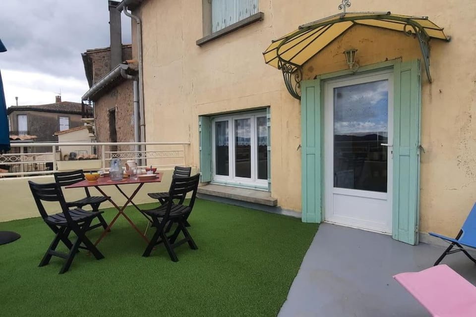 Terrasse avec vue-Spa-Clim sur les 2 niveaux-Famille-Vacances-Week-end House in Occitanie