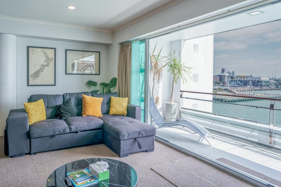 View (from property/room), Lounge or bar, Seating area, City view, City view, Lake view, Sea view, Sea view