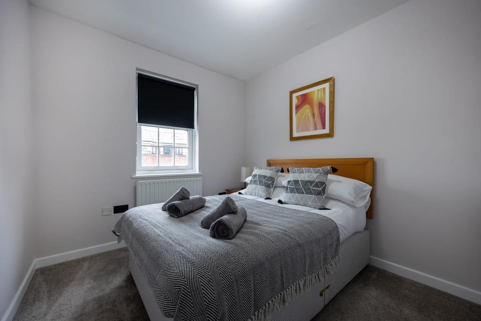 Bed, Photo of the whole room, Decorative detail, Bedroom, towels