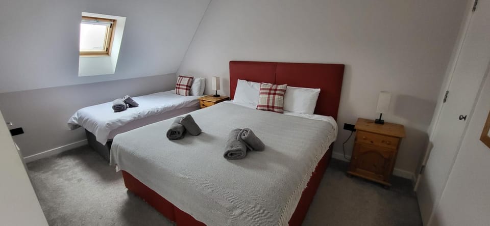 Stunning 3BR, Free Parking, near Town Center, Long term discoun Apartment in Reading
