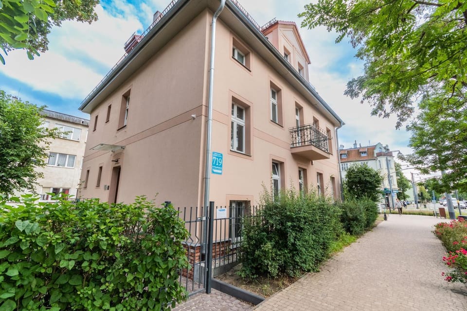 Property building, Street view