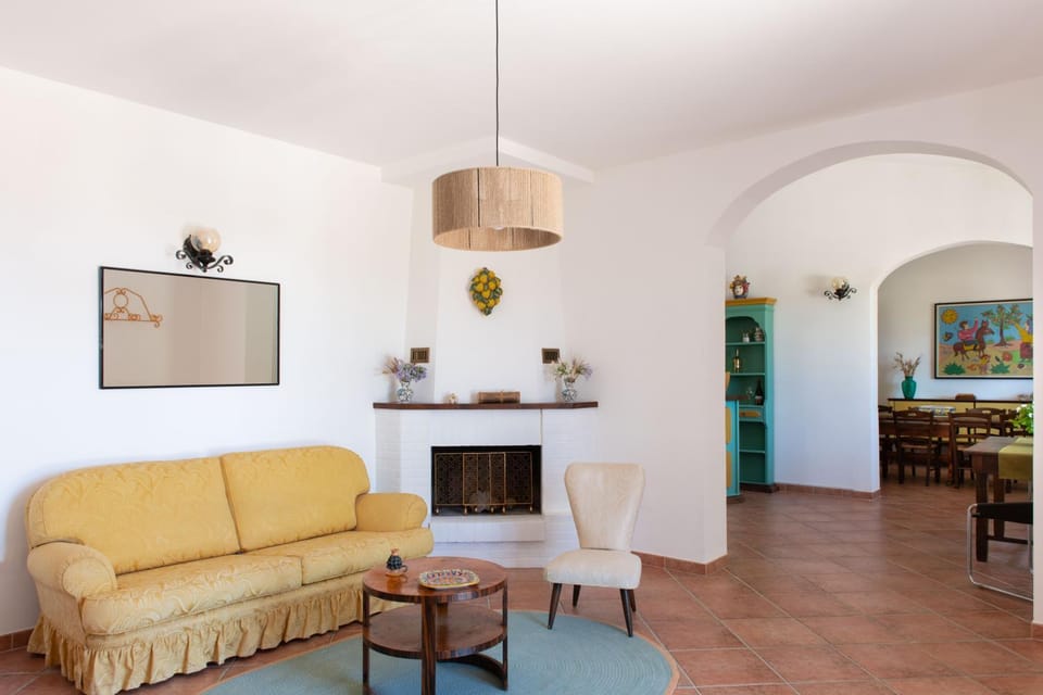 Facade/entrance, Living room, Seating area