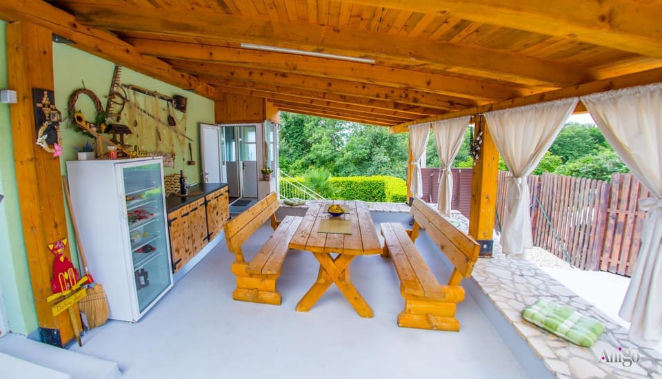 Patio, Dining area