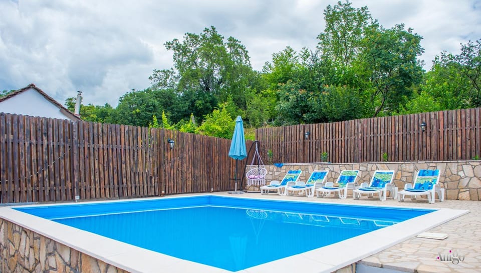 Swimming pool, Swimming pool, sunbed