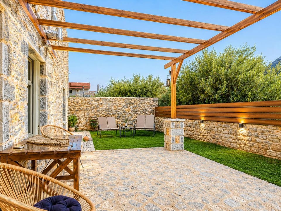 Crown House in Areopolis House in Peloponnese Region