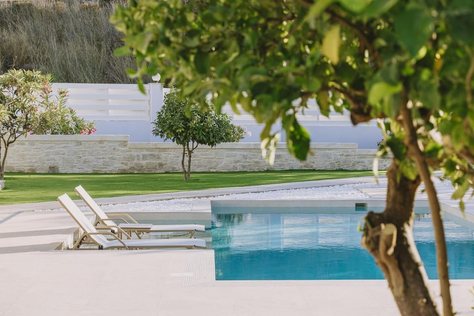 Patio, Day, Natural landscape, Garden, Garden view, Pool view, Swimming pool, sunbed