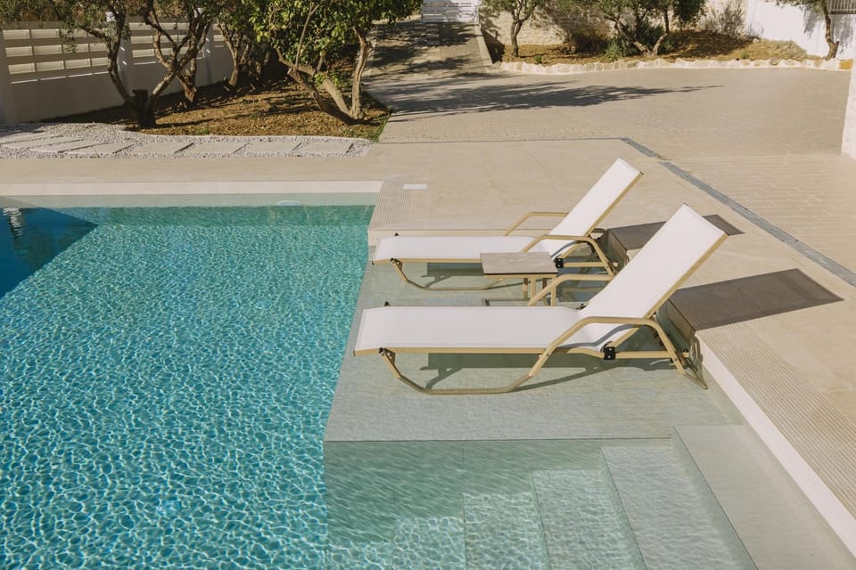 Day, Pool view, Swimming pool, sunbed