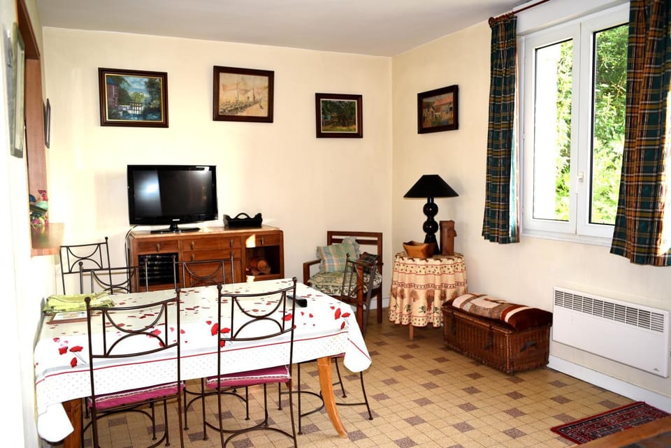 TV and multimedia, Dining area