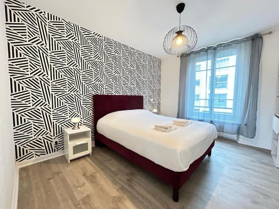 Place du forum magnifique T2 spacieux au centre Apartment in Reims