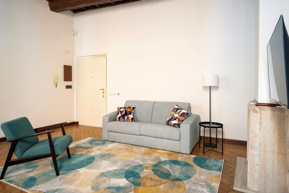 Communal lounge/ TV room, Bed, Living room