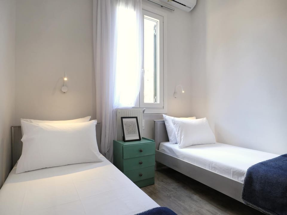 Bed, Photo of the whole room, Bedroom, air conditioner