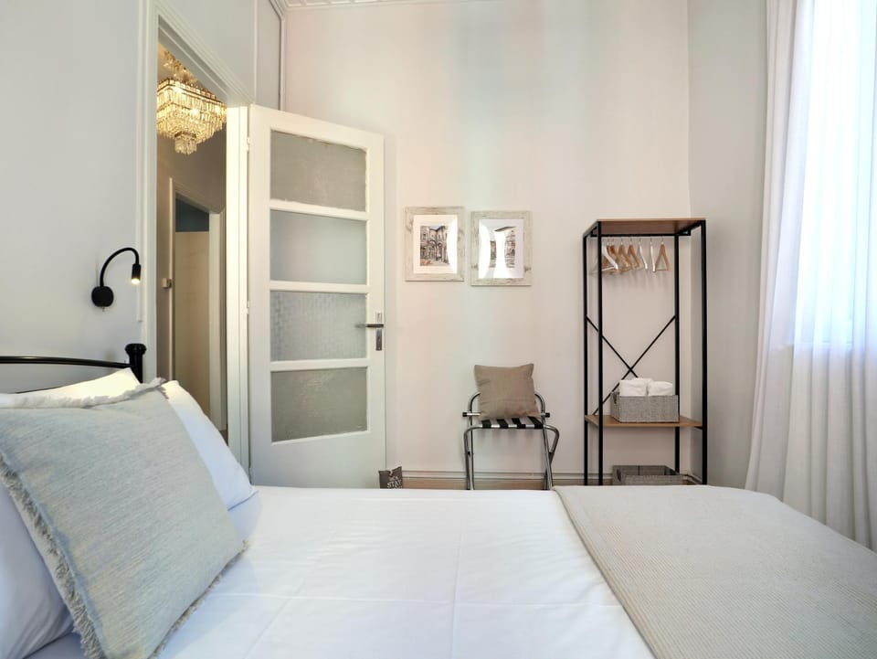 Bed, Photo of the whole room, Bedroom, wardrobe