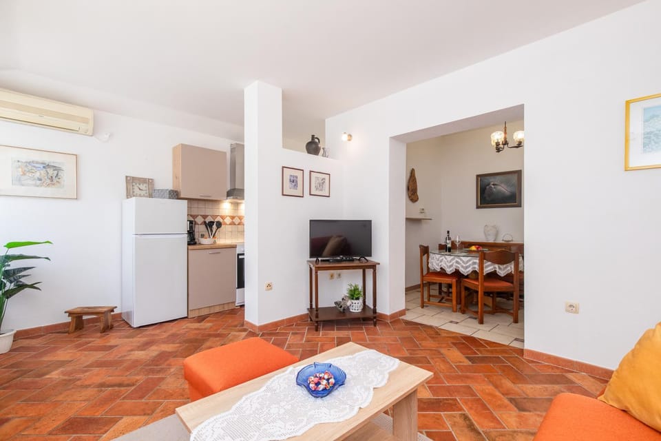 Living room, Dining area, kitchen