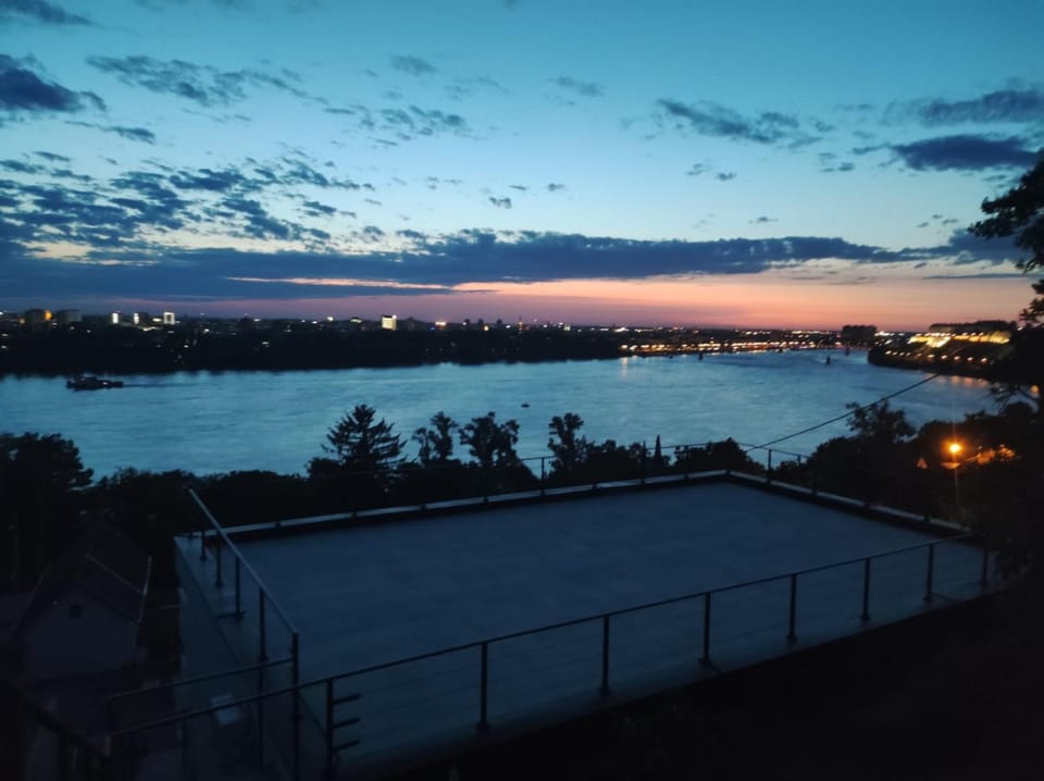 View (from property/room), Balcony/Terrace, City view, River view