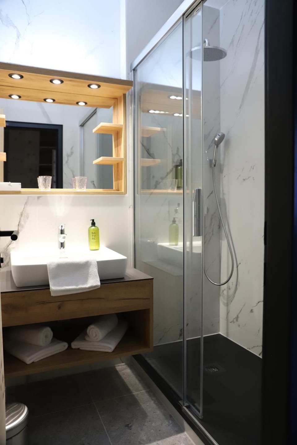 Shower, Bathroom, towels
