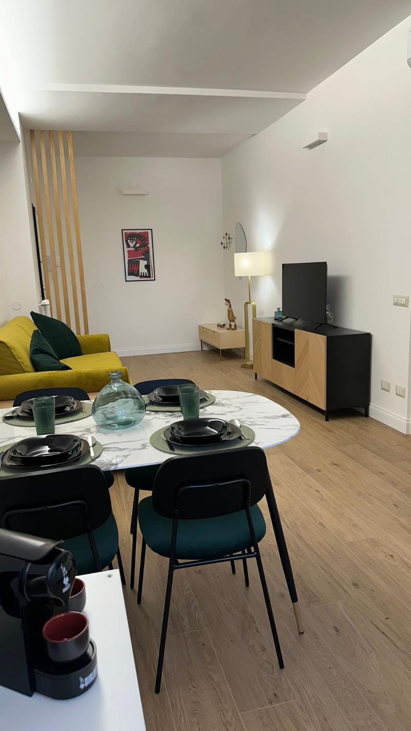 Communal lounge/ TV room, Kitchen or kitchenette, Living room, Seating area, Dining area