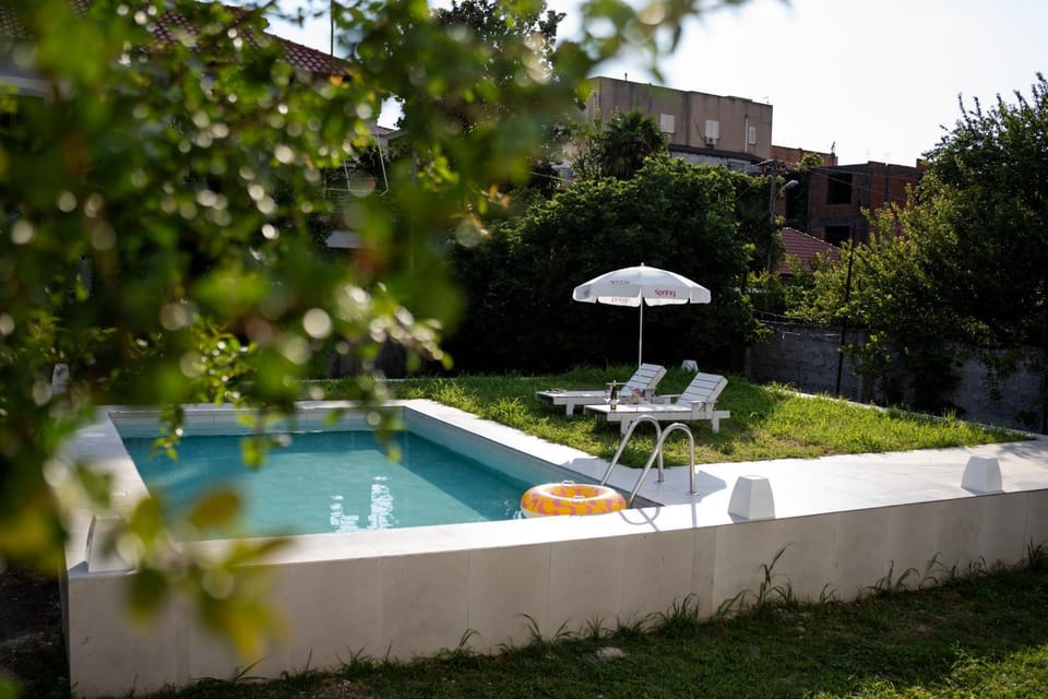 Spring, Day, Garden, Garden view, Pool view, Swimming pool, sunbed