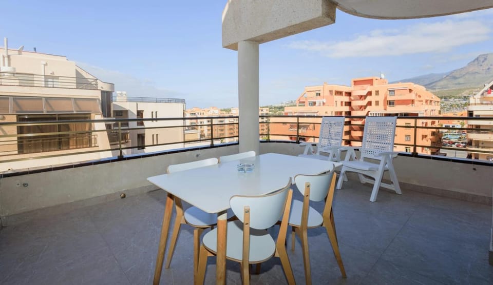 Deluxe Suite in Los Cristianos by Alma Homes Apartment in Los Cristianos