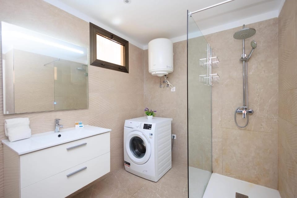 Deluxe Suite in Los Cristianos by Alma Homes Apartment in Los Cristianos
