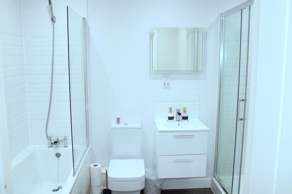 Shower, Toilet, Bathroom, Bath