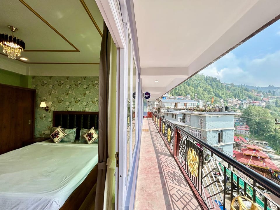 Bed, Day, Natural landscape, View (from property/room), Balcony/Terrace, Photo of the whole room, Bedroom, Mountain view