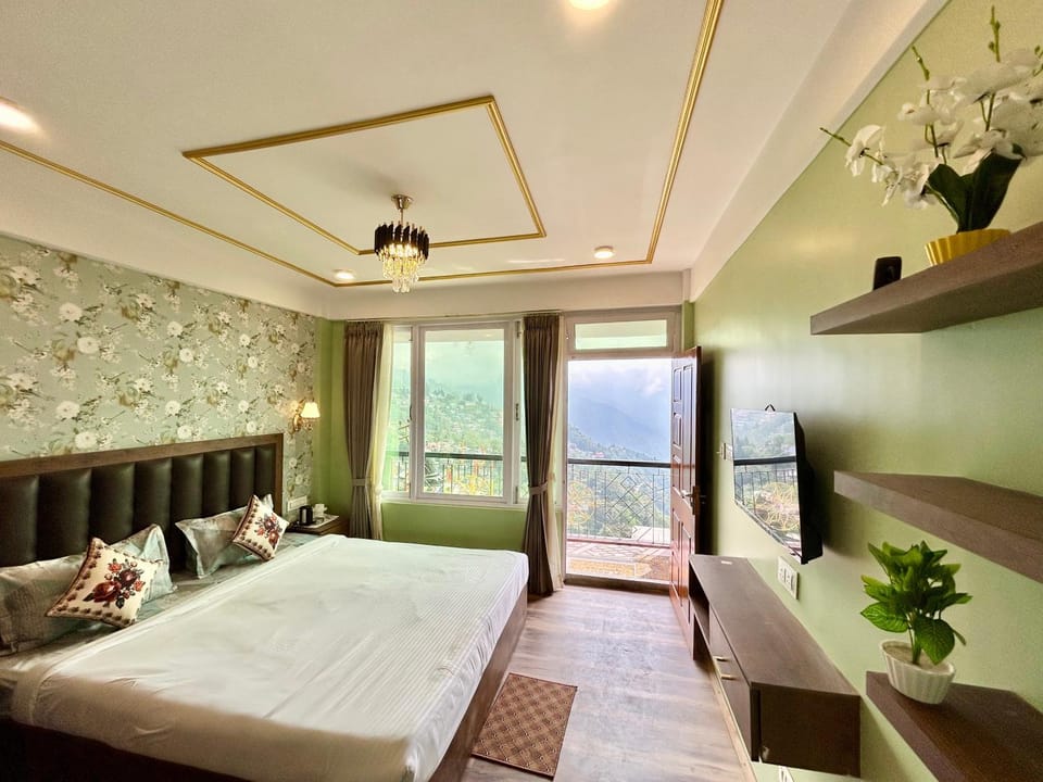 Bed, TV and multimedia, Photo of the whole room, Bedroom, Mountain view