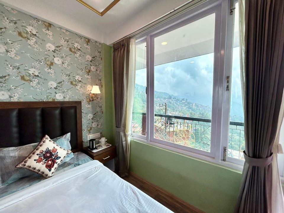 Bed, Natural landscape, View (from property/room), Balcony/Terrace, Photo of the whole room, Bedroom, Mountain view