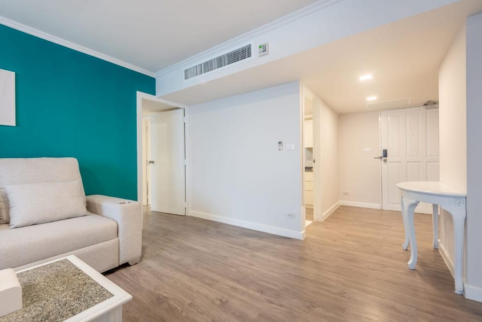 Living room, Seating area, air conditioner