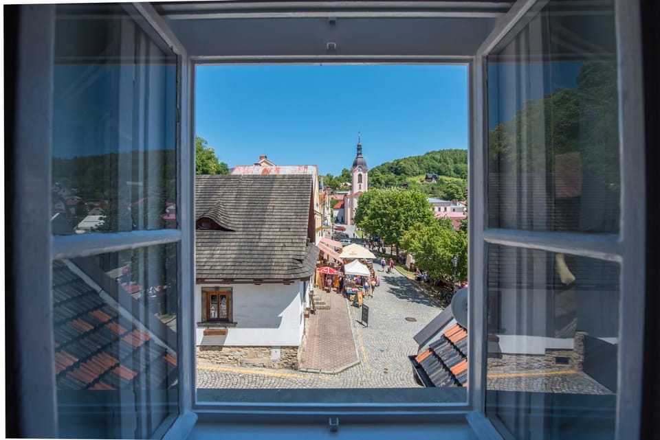 View (from property/room), City view, Landmark view, Landmark view, Street view, Location