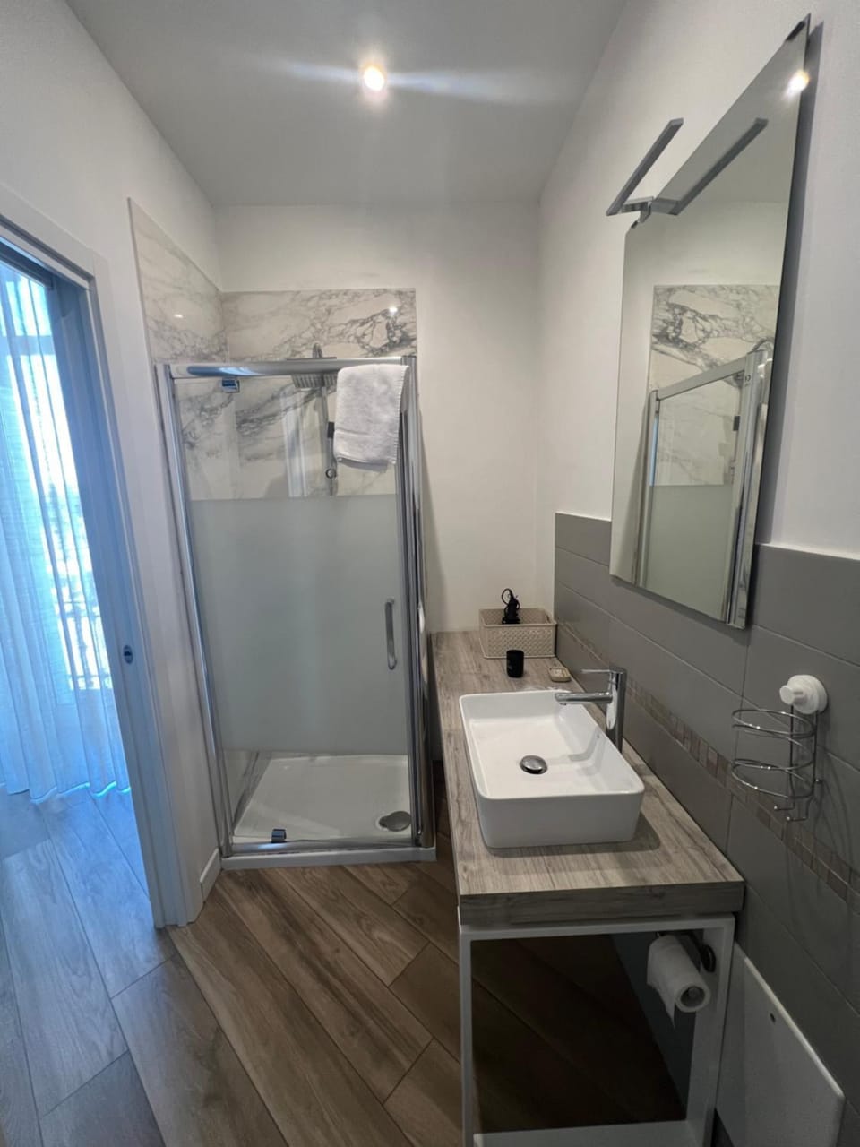 Shower, Toilet, Bathroom, towels