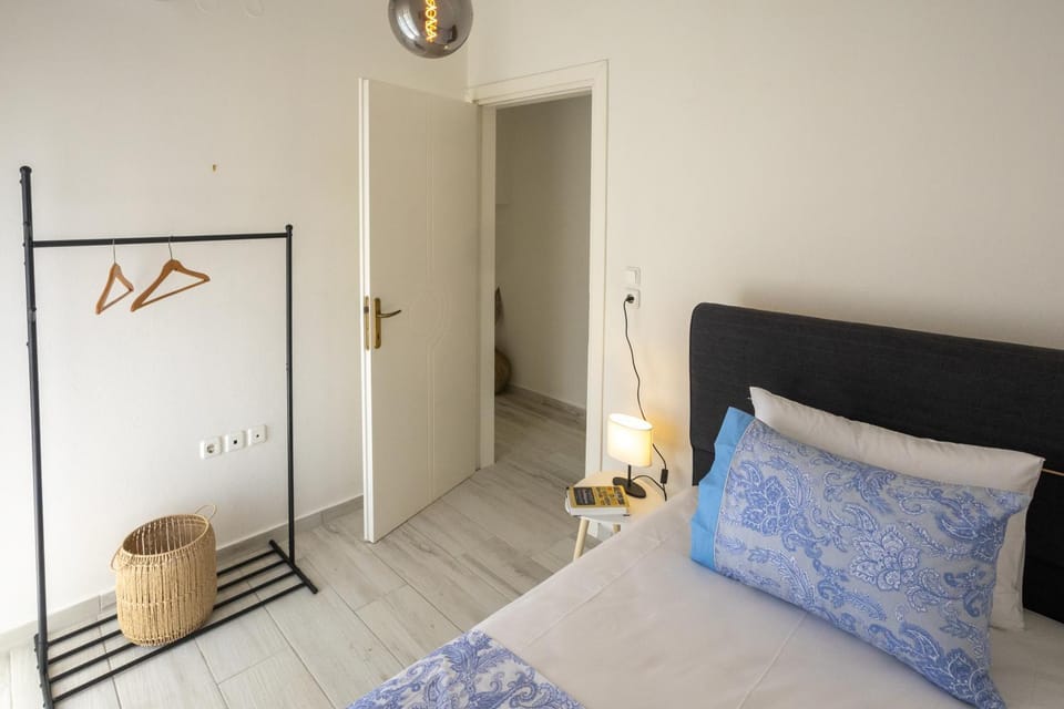 Bed, Photo of the whole room, Bedroom, air conditioner
