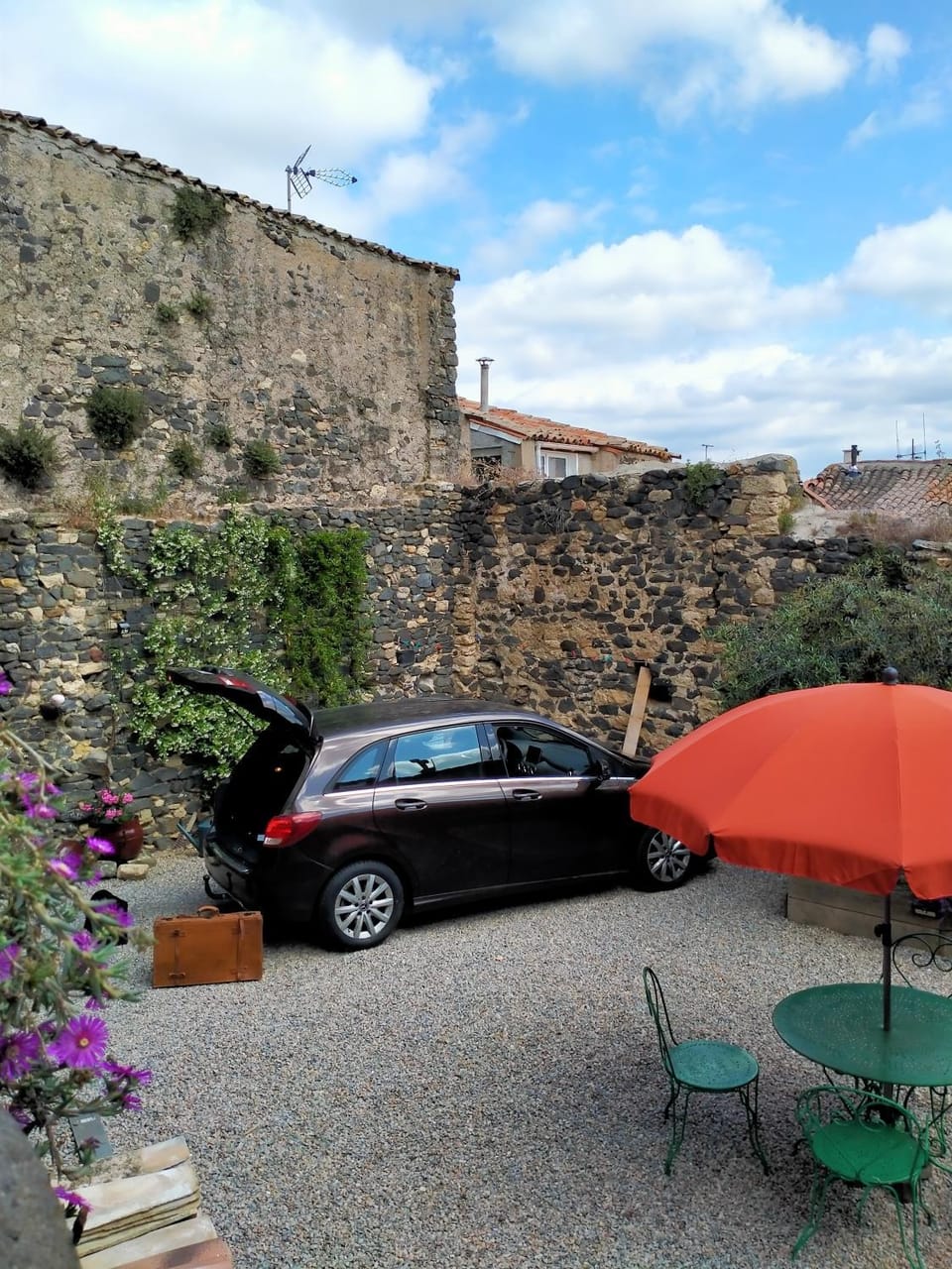 Garden, Parking