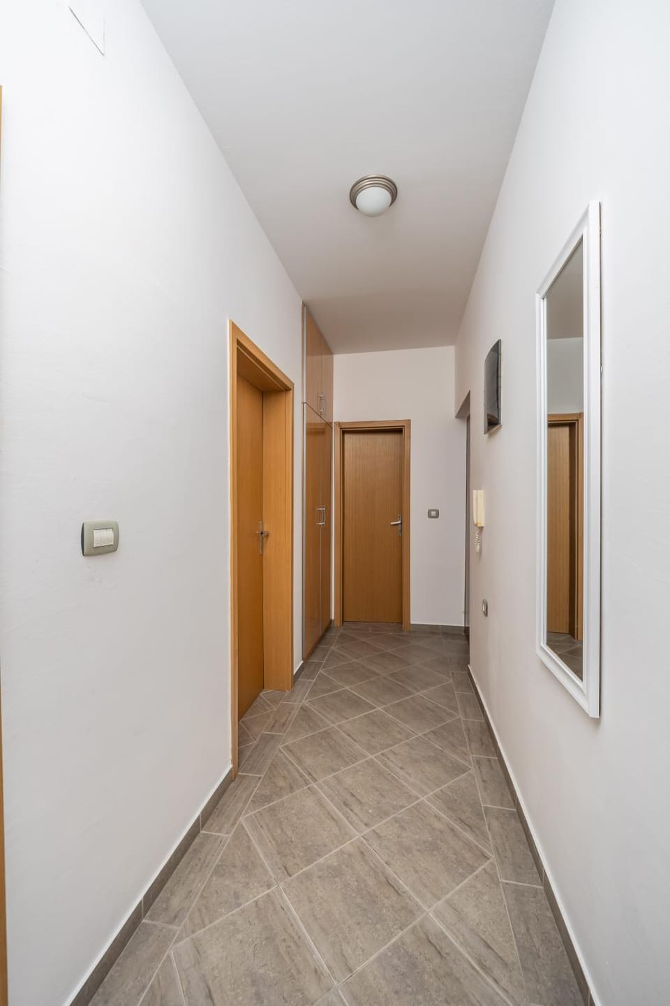 Facade/entrance, TV and multimedia