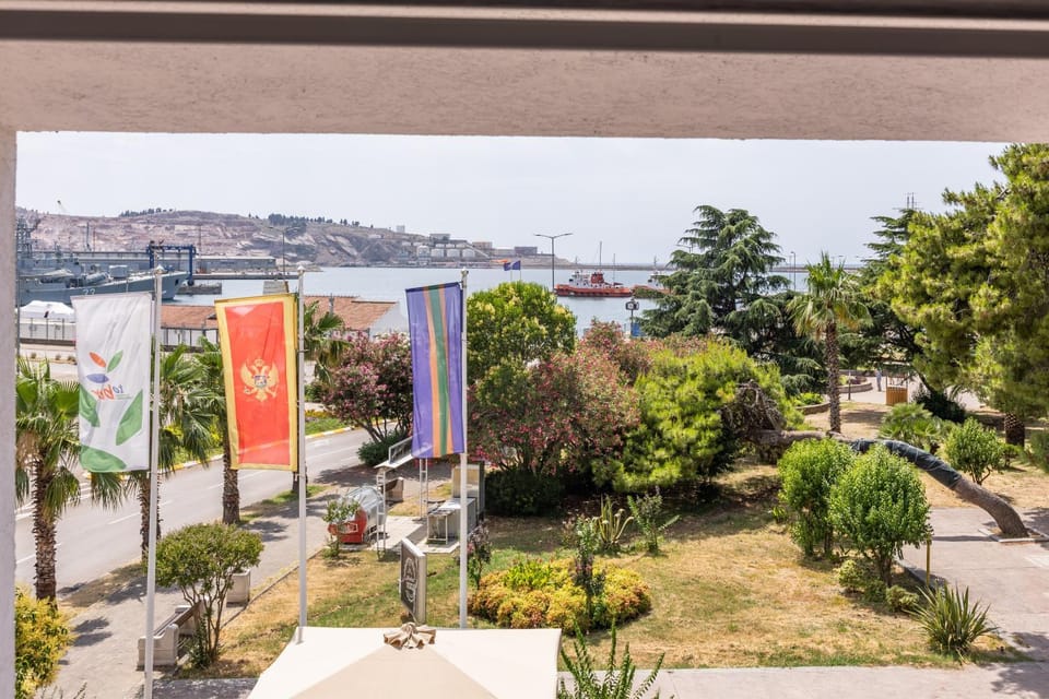 Sea view, Location