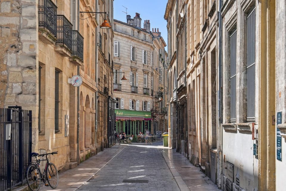 Lavie Maison Central & Hot Tub Apartment in Bordeaux