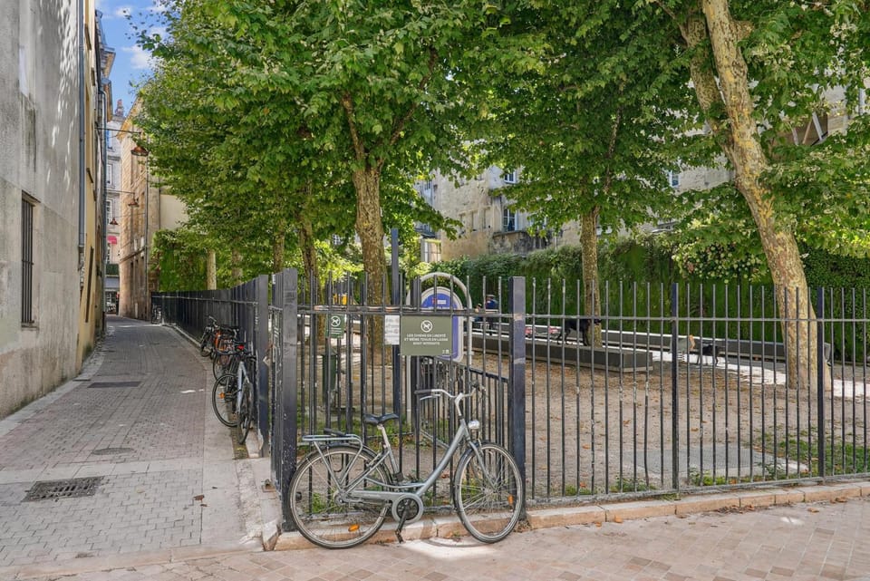 Lavie Maison Central & Hot Tub Apartment in Bordeaux