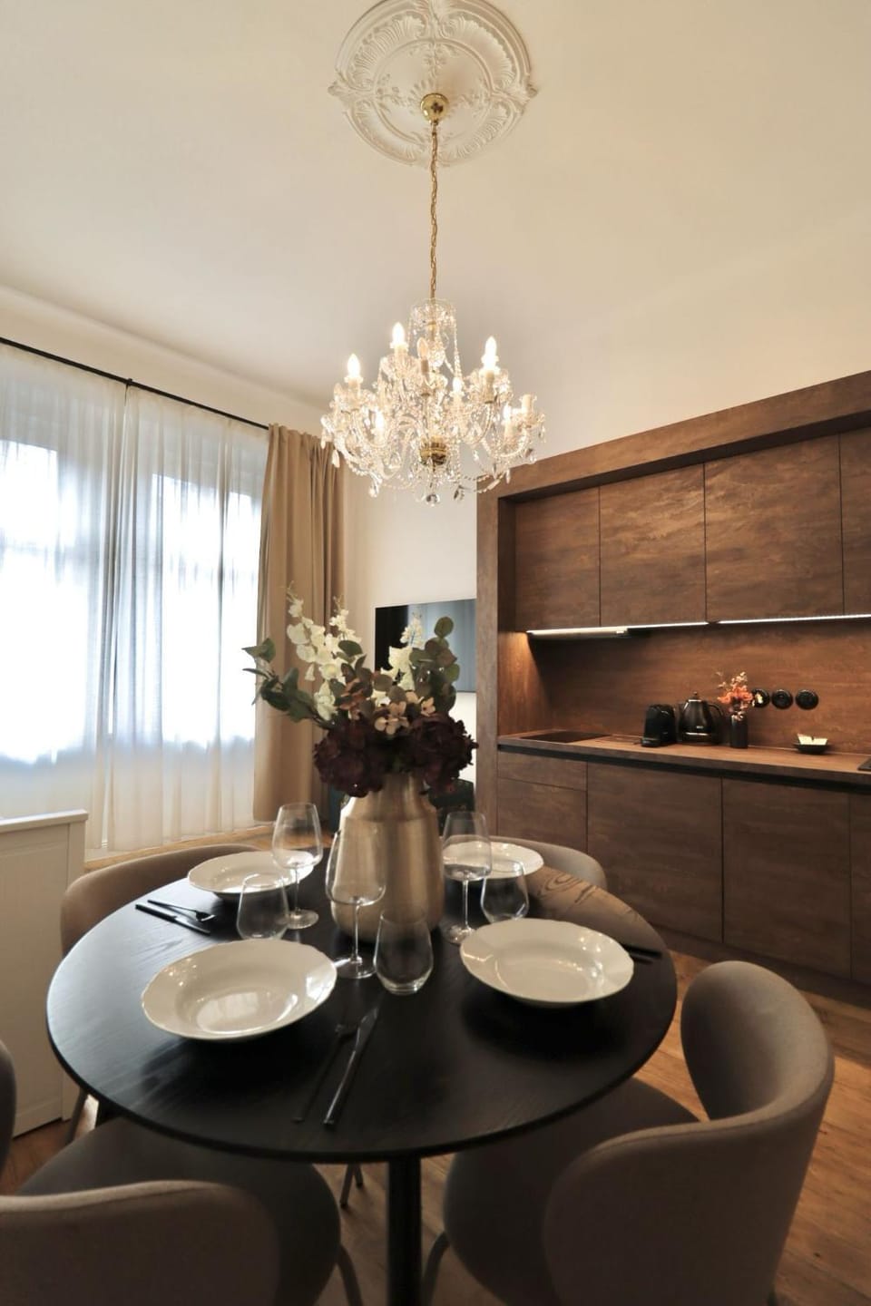 Dining area, kitchen