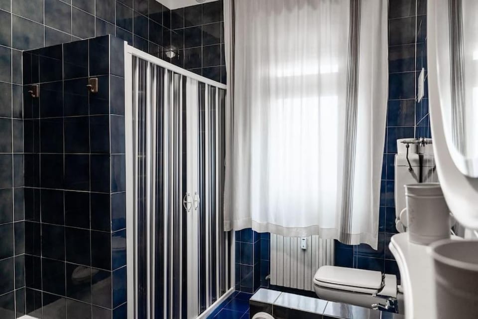 Shower, Bathroom, towels