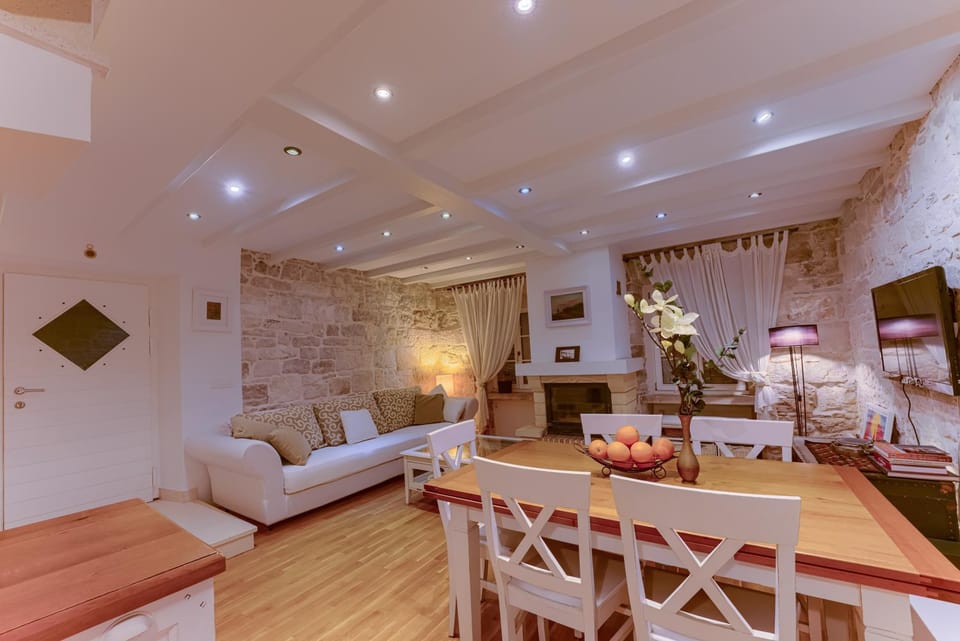 TV and multimedia, Living room, Dining area