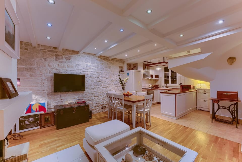 TV and multimedia, Living room, Dining area