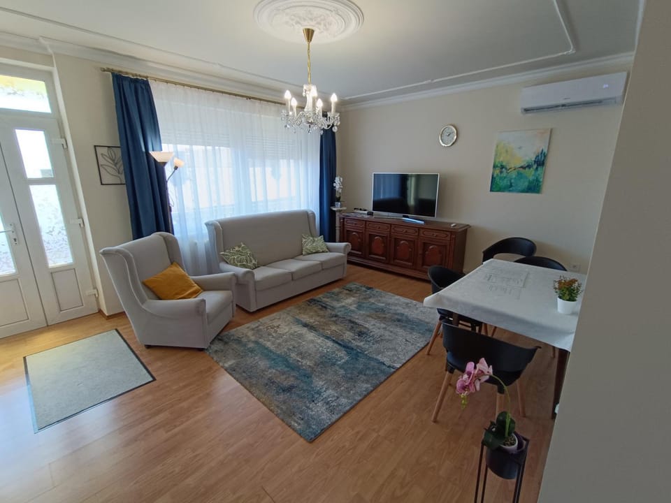 Communal lounge/ TV room, TV and multimedia