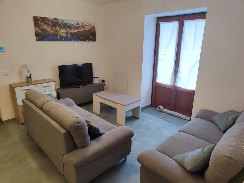 Communal lounge/ TV room, TV and multimedia