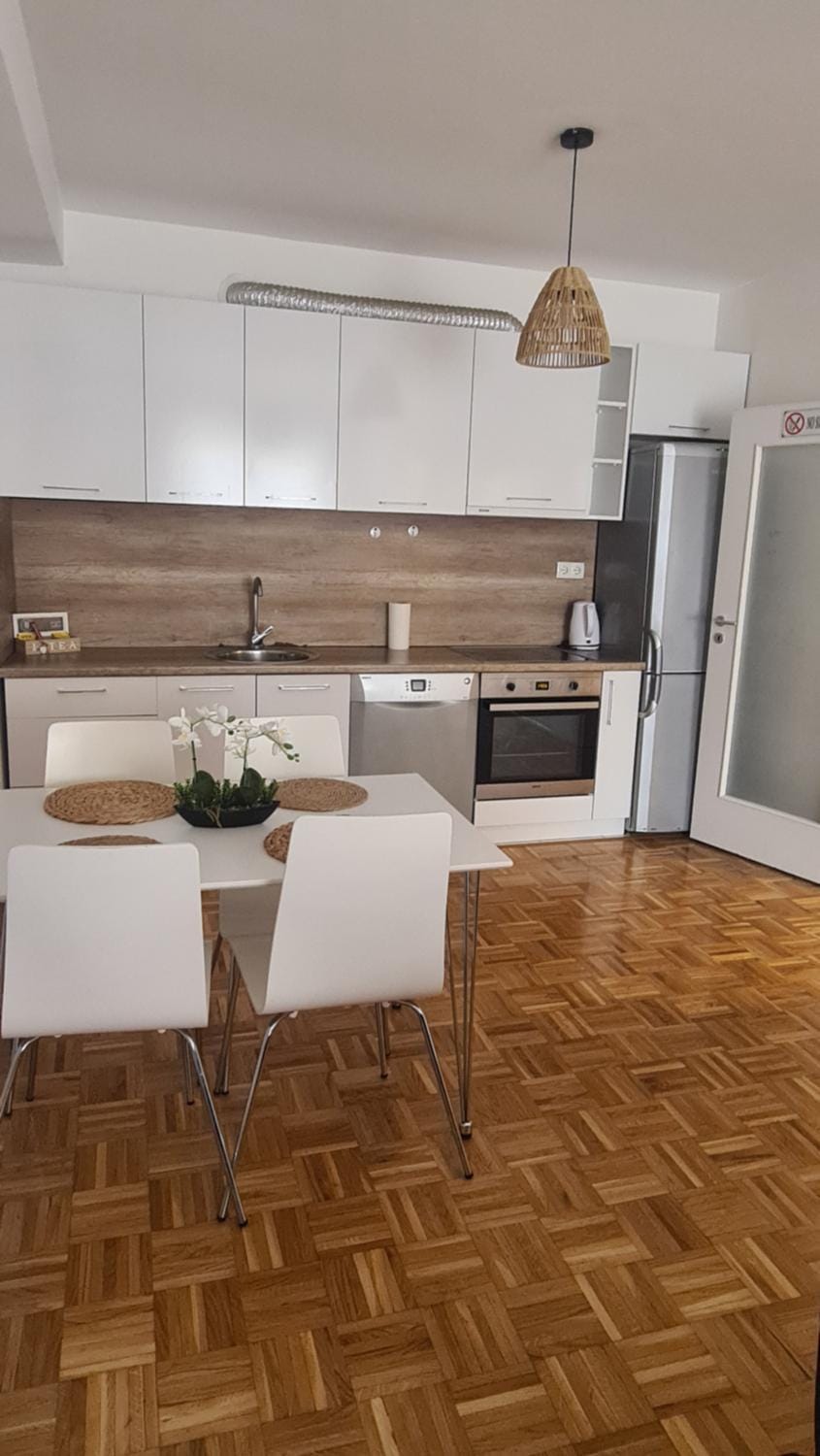 Dining area, kitchen
