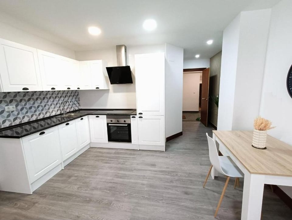 Kitchen or kitchenette, Lobby or reception, Dining area, dishwasher, oven, washing machine