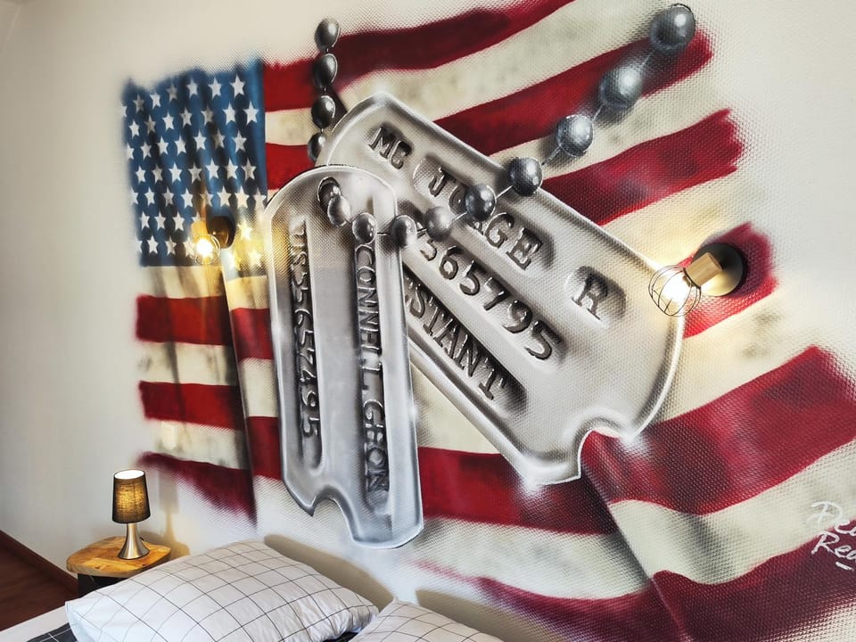 Decorative detail, Text overlay