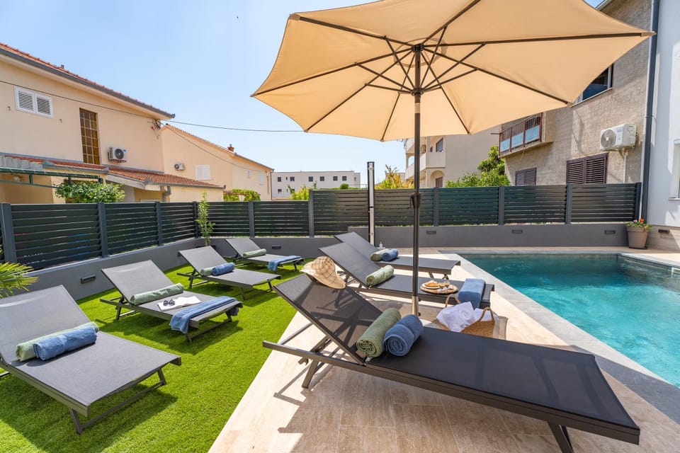 Patio, Day, Garden, Garden view, Pool view, Swimming pool, sunbed