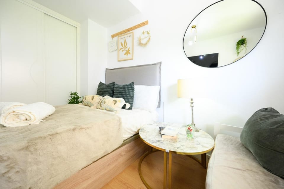 Estudio con parking Teatinos Málaga living Apartment in Malaga