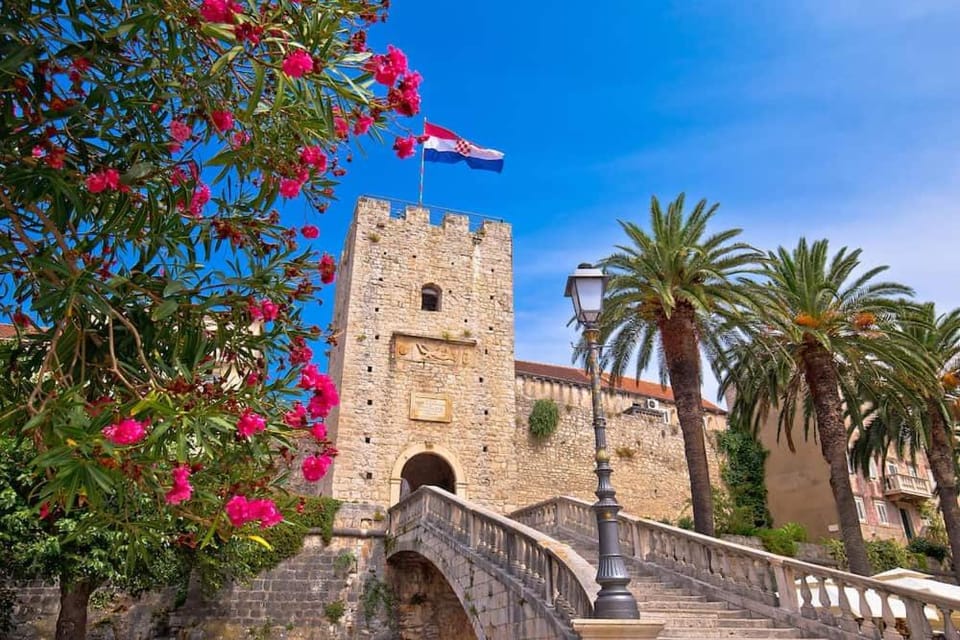 Nearby landmark, Day