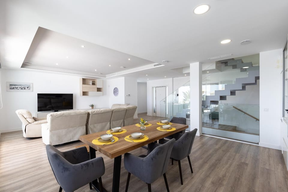 TV and multimedia, Living room, Dining area