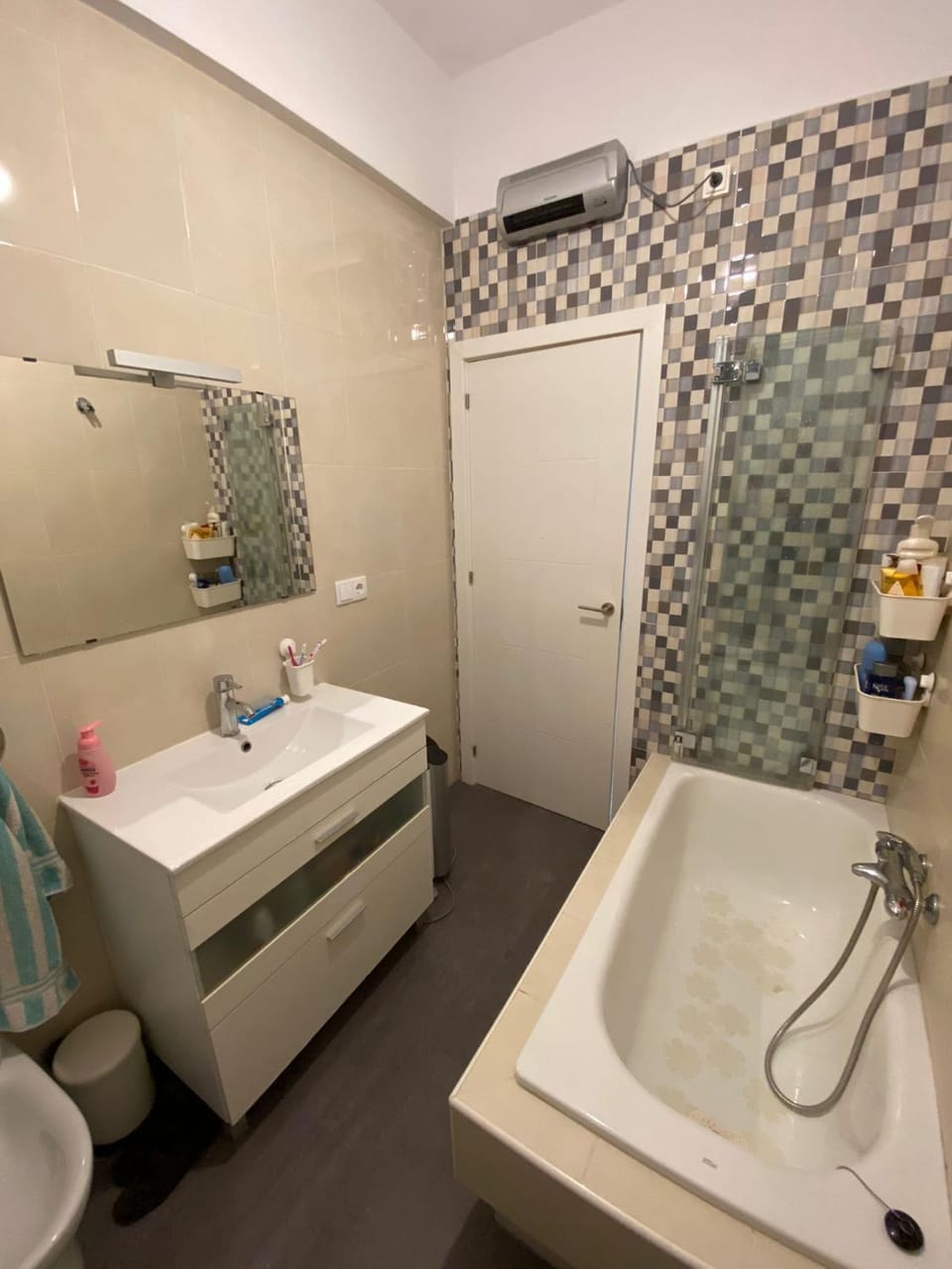 Toilet, Bathroom, Bath, towels